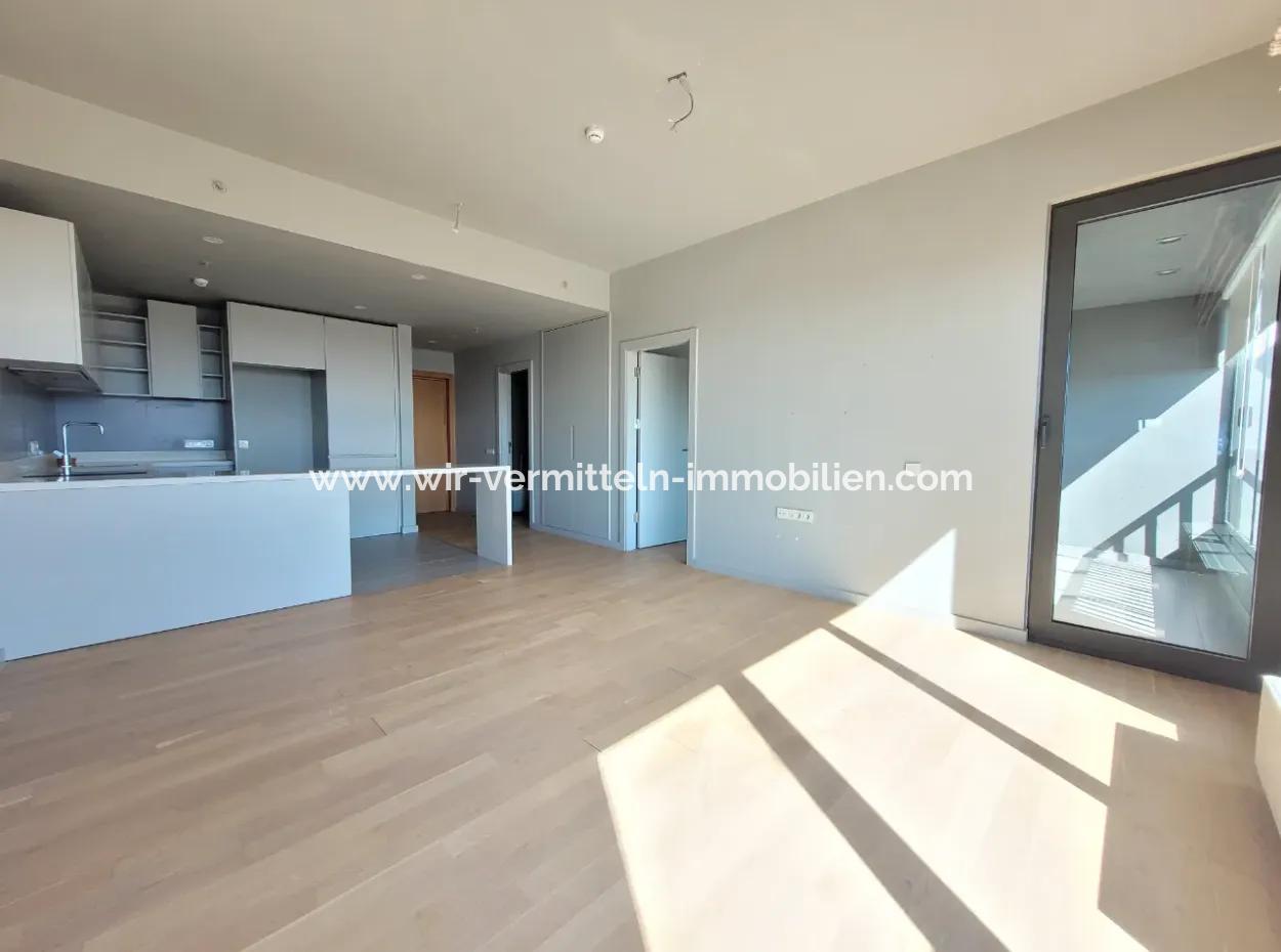 Leeres İncek Loft 1+1  Wohnung Im 11. Stock Mit Seeblick Zu Vermieten