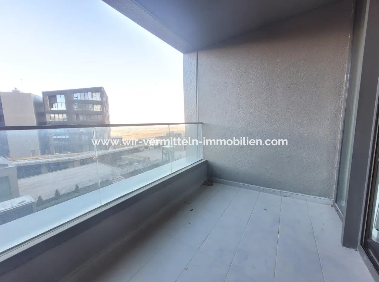 2,5+1 Mieterlose Wohnung Mit Blick Auf Die Landschaft Zum Verkauf Im İncek Loft-Komplex