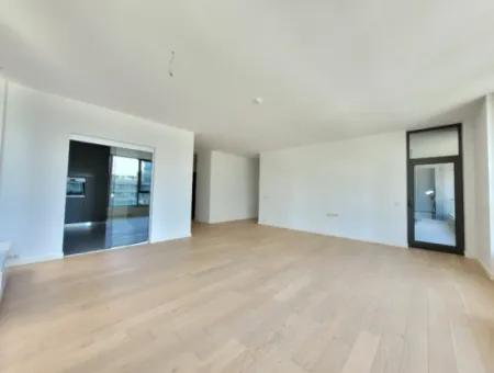İncek Loft Zum Verkauf 3.5+1 140 M² Wohnung Mit Landschaftsfassade Im 3. Stock
