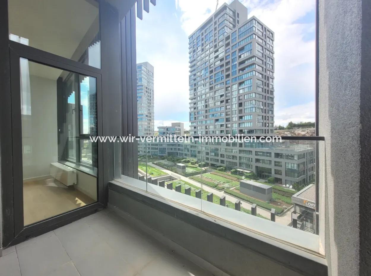 5,5+1 Duplex 5Th Floor Tenantless Apartment With Landscape View For Sale In İncek Loft Complex