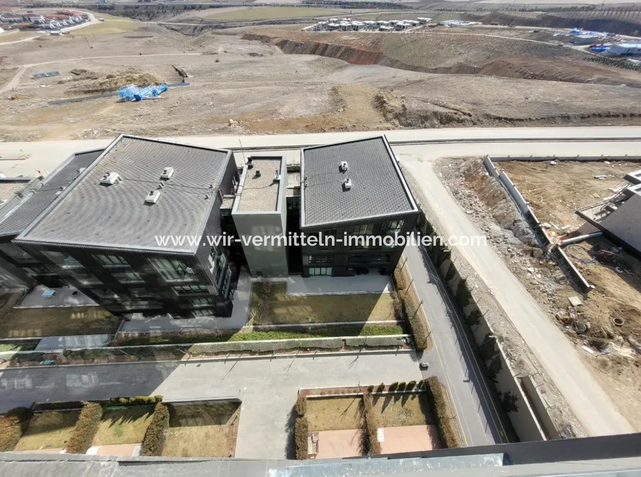 Empty İncek Loft 1+1  11Th Floor Apartment With Lake View For Rent