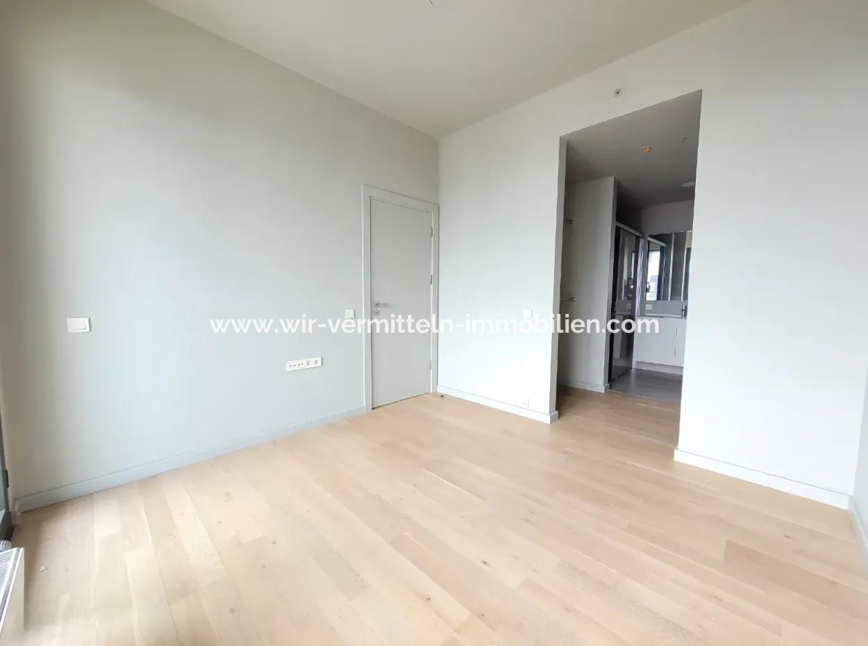 Vacant İncek Loft For Sale 1+1 2Nd Floor Apartment With Lake View