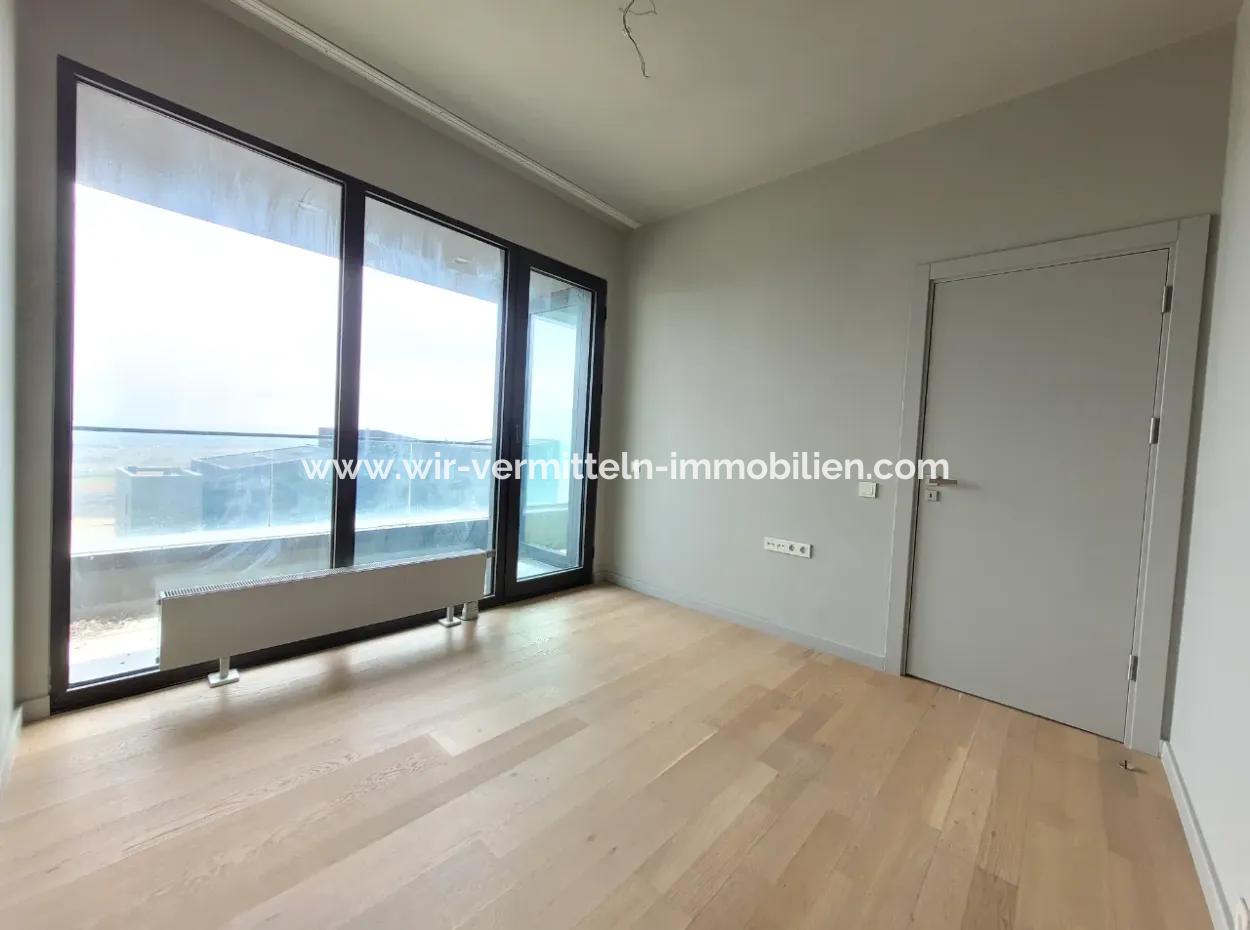 Vacant İncek Loft For Sale 1+1 2Nd Floor Apartment With Lake View