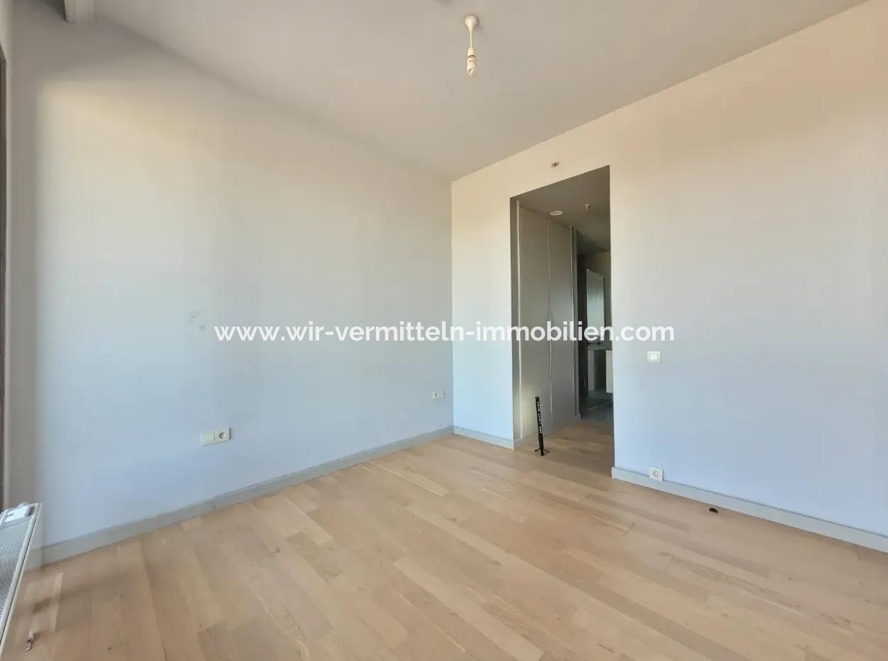 Vacant İncek Loft For Sale 1+1 2Nd Floor Apartment With Lake View
