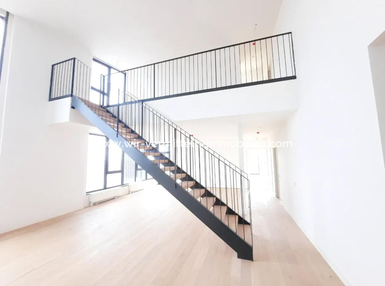 5,5+1 Duplex 2Th Floor Tenantless Apartment With Landscape View For Sale In İncek Loft Complex