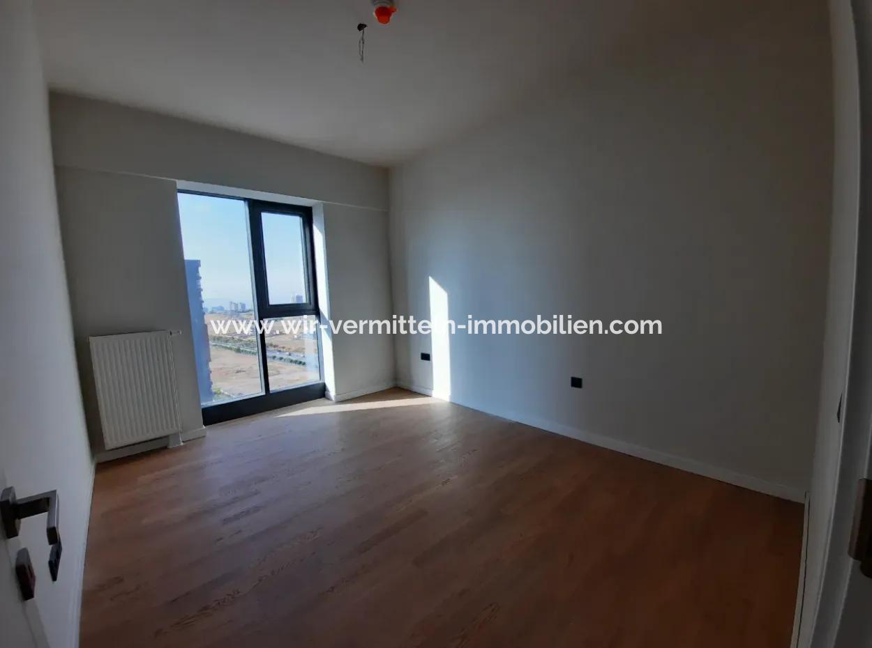 4+1 17 Th Floor Tenantless Apartment For Sale In Beytepe İncek Bulvar Loft Complex