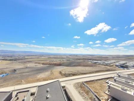 Empty İncek Loft 1+1  11Th Floor Apartment With Lake View For Rent