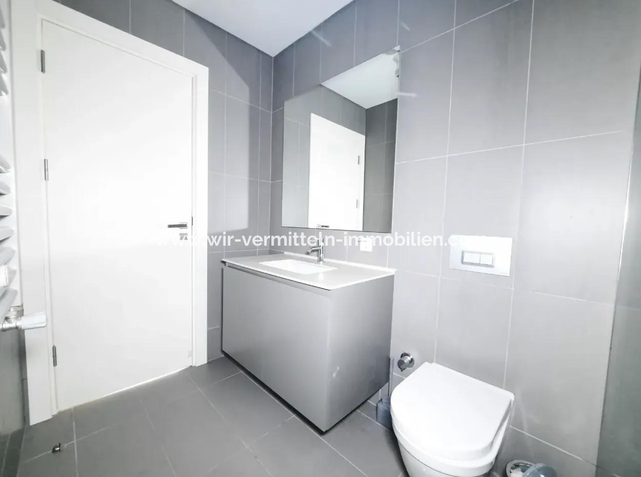 İncek Loft Satılık 3+1 Bahçe Dubleksi Şehir Manzaralı Daire