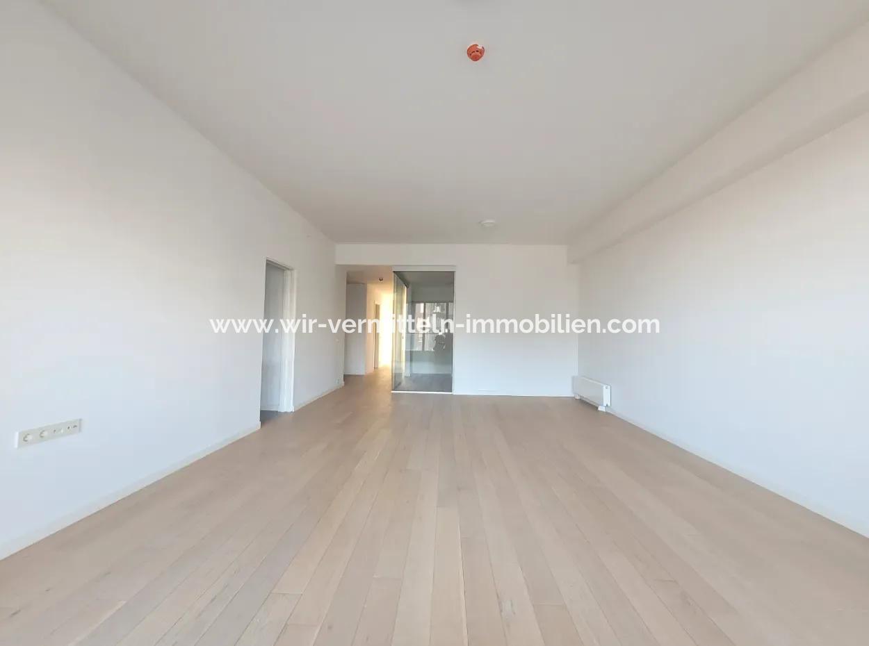 Boş Krediye Uygun İncek Loft Satılık 2,5+1 Peyzaj Manzaralı 1.Kat Daire