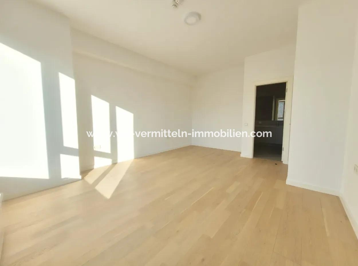 Boş Krediye Uygun İncek Loft Satılık 2,5+1 Peyzaj Manzaralı 1.Kat Daire