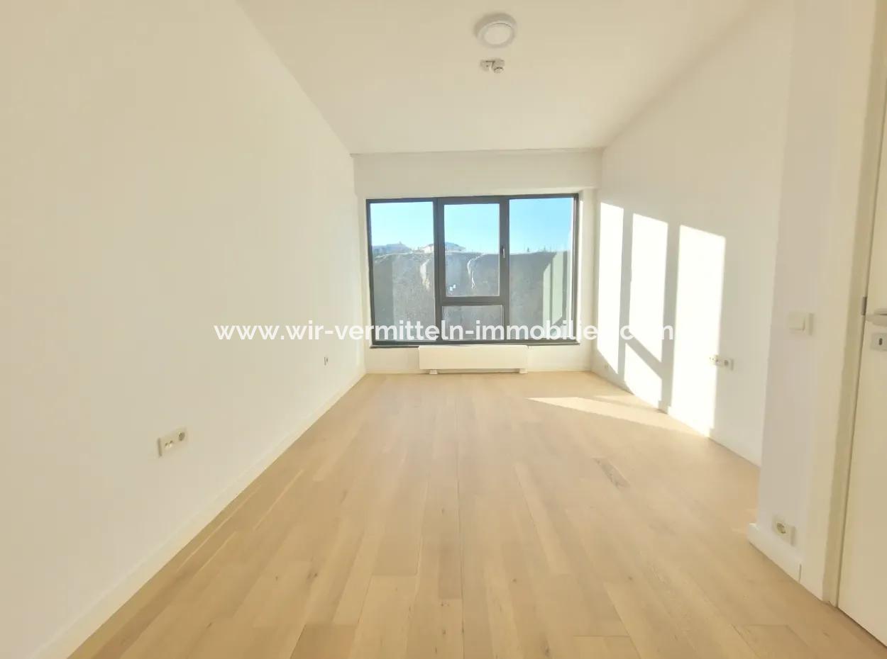 İncek Loft Satılık 2,5+1 Peyzaj Manzaralı Kiracısız 3.Kat Daire