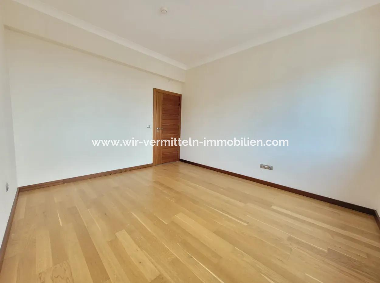 Boş İncek Nata'da Satılık 4+1 207 M²  Göl Manzaralı Daire
