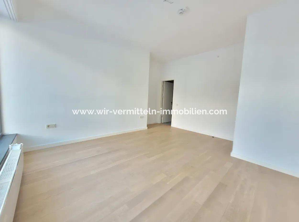 Boş İncek Loft Satılık 3+1 Bahçe Dubleksi Şehir Manzaralı Daire