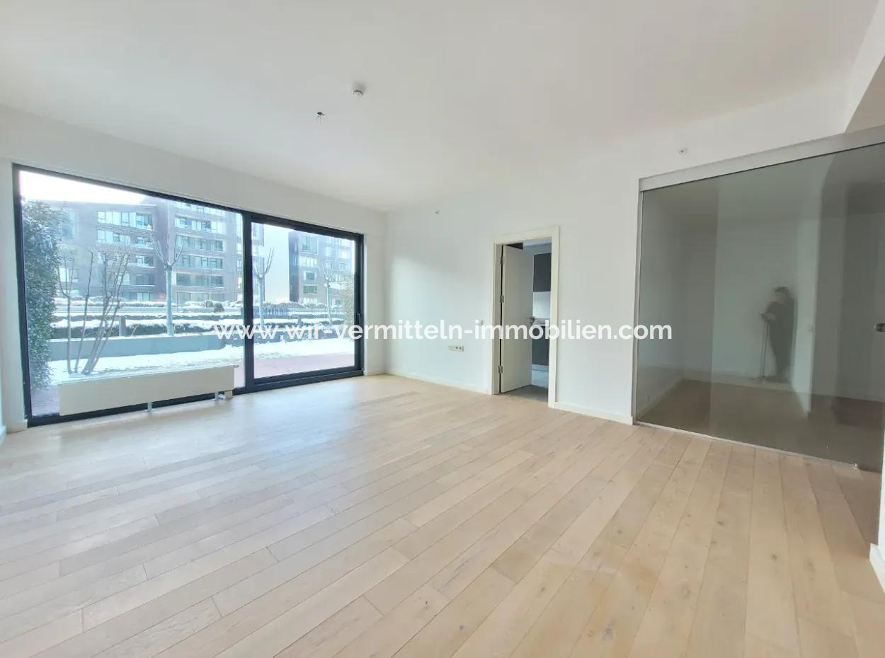 Boş İncek Loft Satılık 3+1 Bahçe Dubleksi Şehir Manzaralı Daire