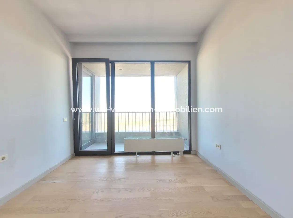 Boş İncek Loft  Satılık 1+1 Göl Manzaralı 2.Kat Daire