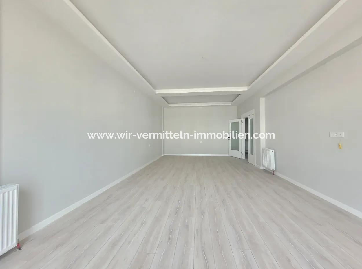 Vatandaşlığa Uygun Ankara Gölbaşı Bahçelievler Mah. 200 M ² Park Manzaralı Arakat Lüks Satılık Daire