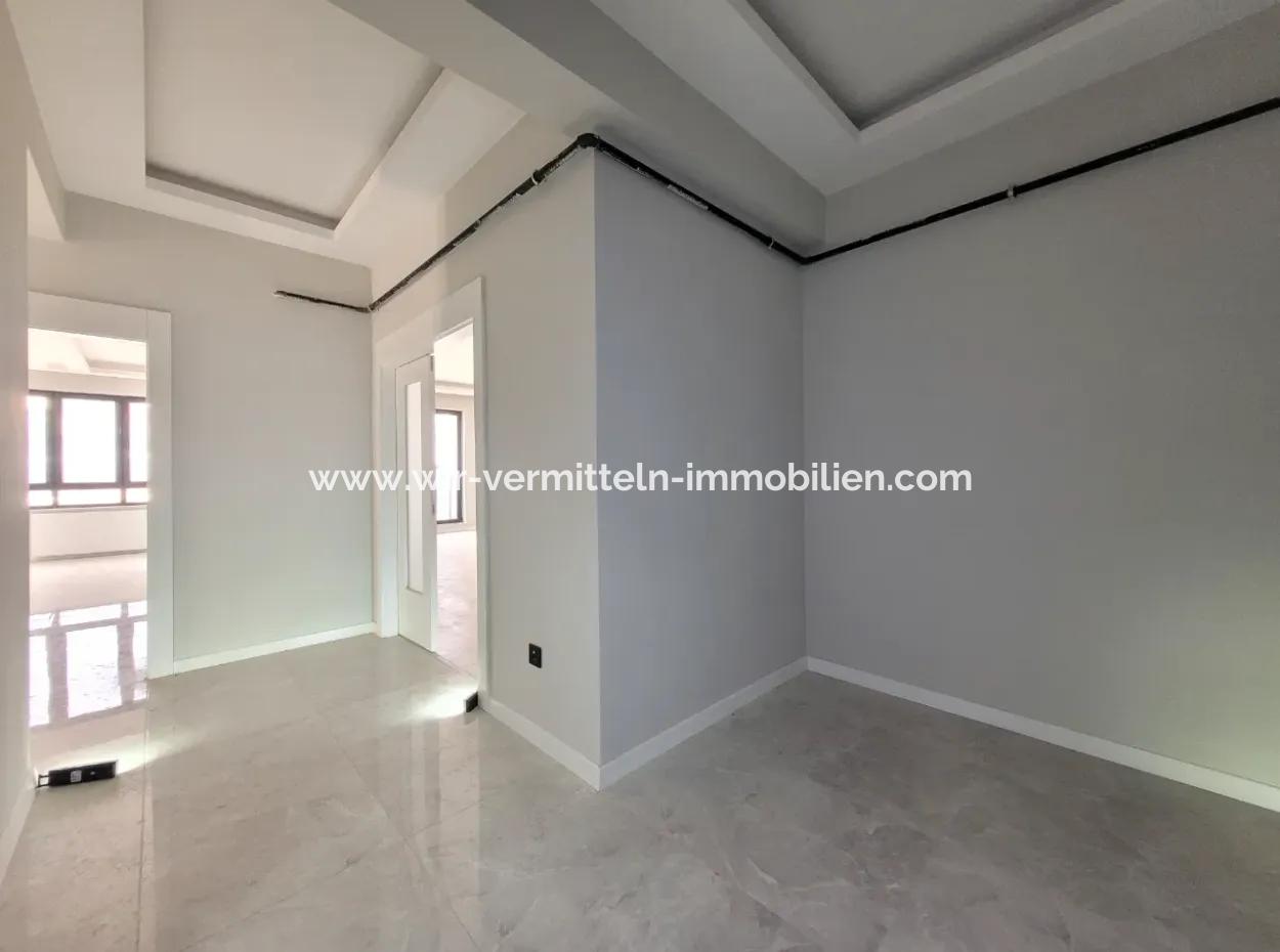 Vatandaşlığa Uygun Ankara Gölbaşı Bahçelievler Mah. 200 M ² Park Manzaralı Arakat Lüks Satılık Daire