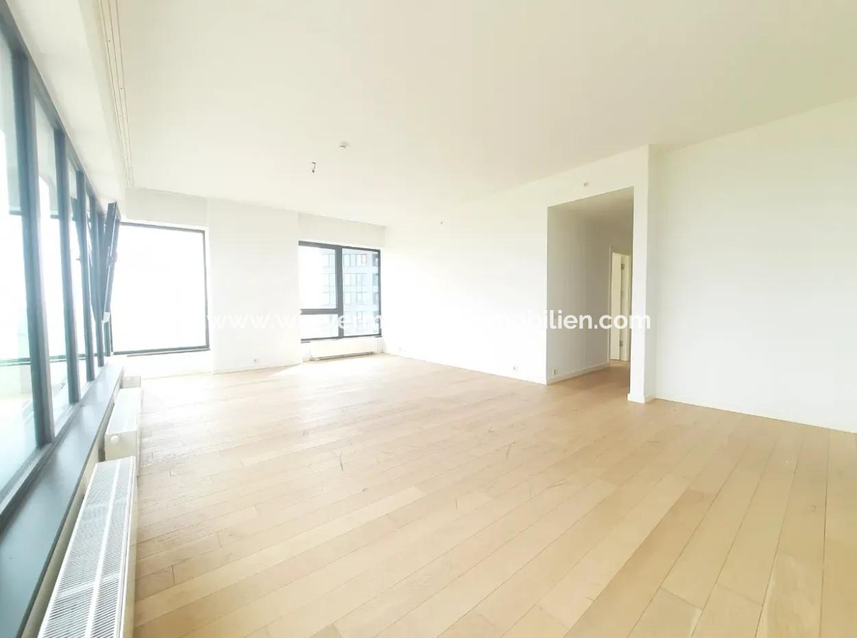 Kiracısız İncek Loft Satılık  5,5+1  Göl Manzaralı 14.Kat Daire