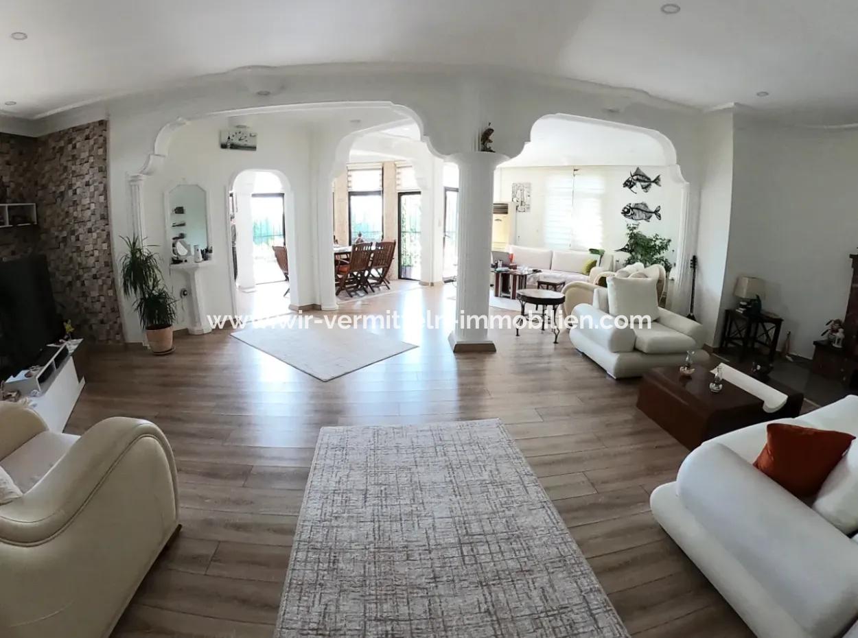 Köyceğiz'de Satılık 1458 M² Arsa İçerisinde Havuzlu Lüks Villa