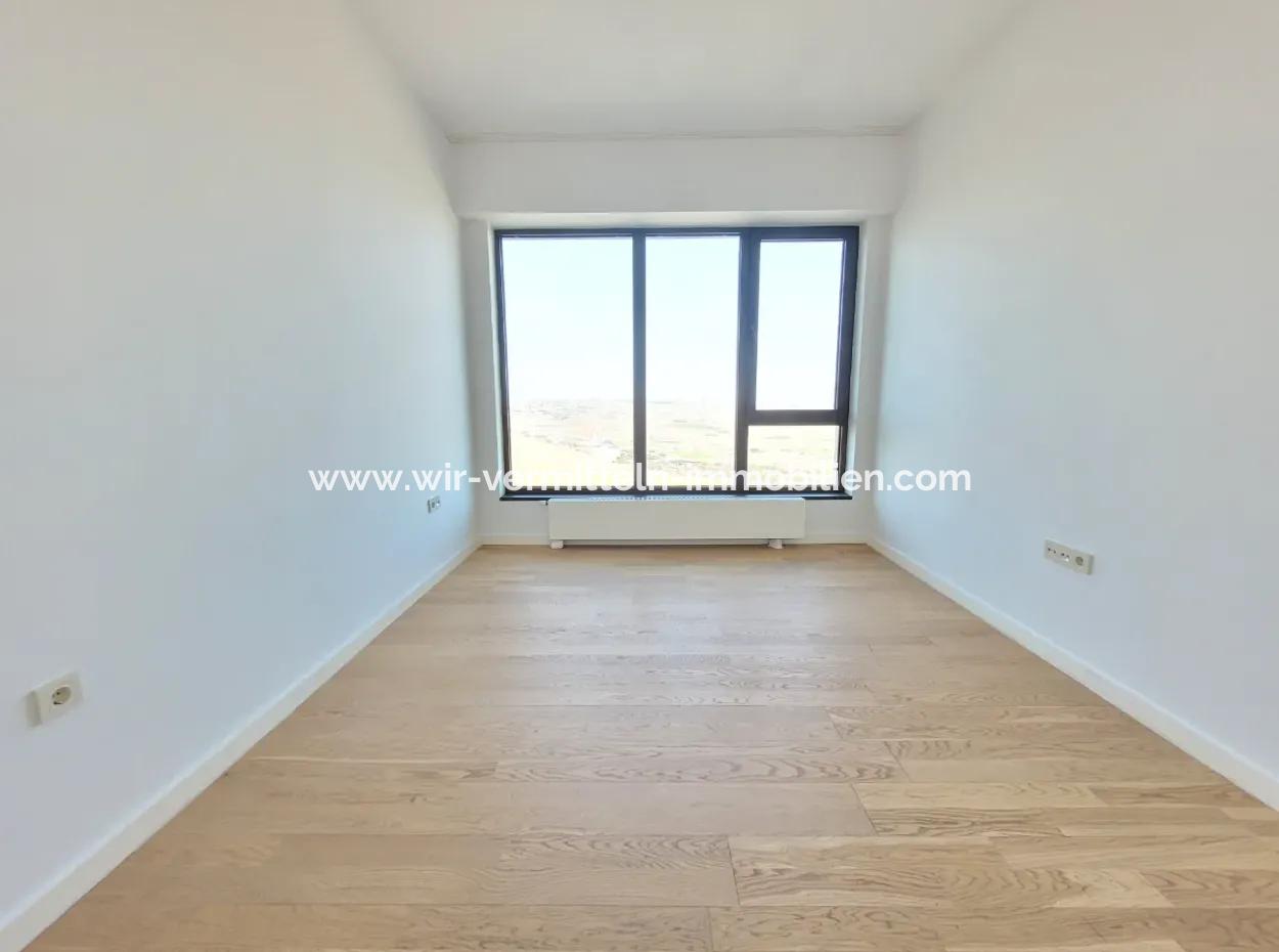 Kiracısız İncek Loft Satılık  5.5+1  Göl Manzaralı 20.Kat Daire