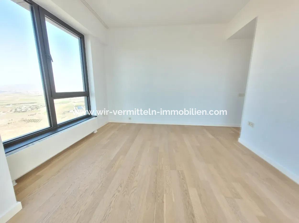 Kiracısız İncek Loft Satılık  5.5+1  Göl Manzaralı 20.Kat Daire