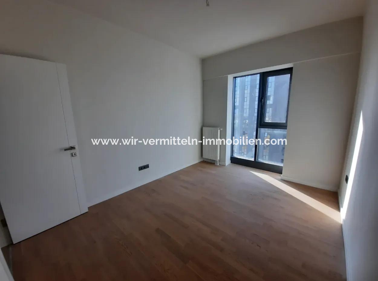 Vatandaşlığa Uygun Beytepe İncek Bulvar Loft Satılık 4+1 17.Kat Park Manzaralı Güney Cephe  Daire
