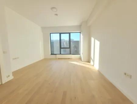 Boş Krediye Uygun İncek Loft Satılık 2,5+1 Peyzaj Manzaralı Kiracısız 2.Kat Daire