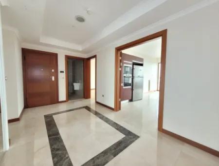 Boş İncek Nata'da Satılık 4+1 207 M²  Göl Manzaralı Daire
