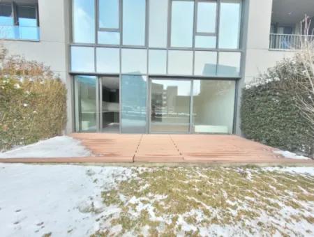 Boş İncek Loft Satılık 3+1 Bahçe Dubleksi Şehir Manzaralı Daire