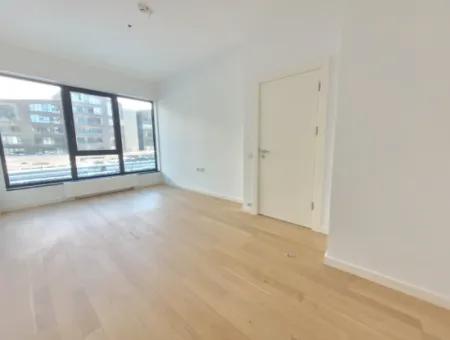 Boş İncek Loft Satılık 3+1 Bahçe Dubleksi Şehir Manzaralı Daire