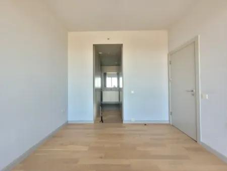 Boş İncek Loft  Satılık 1+1 Göl Manzaralı 2.Kat Daire