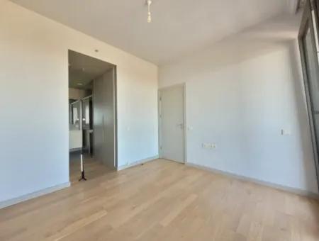 Boş İncek Loft  Satılık 1+1 Göl Manzaralı 2.Kat Daire
