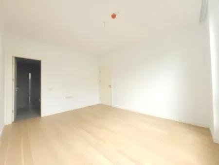 Boş İncek Loft Satılık  Teraslı 4+1  Mogan Manzaralı 146 M² 1.Kat Daire