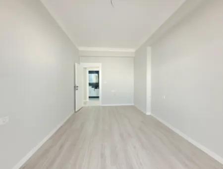 Vatandaşlığa Uygun Ankara Gölbaşı Bahçelievler Mah. 200 M ² Park Manzaralı Arakat Lüks Satılık Daire