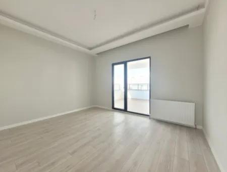 Vatandaşlığa Uygun Ankara Gölbaşı Bahçelievler Mah. 200 M ² Park Manzaralı Arakat Lüks Satılık Daire