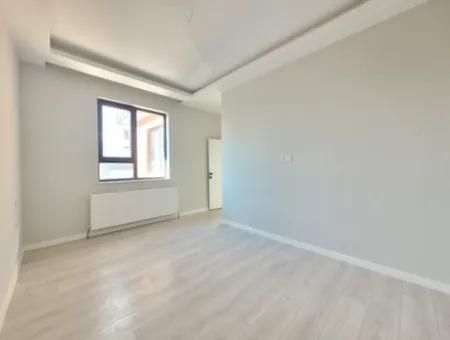 Vatandaşlığa Uygun Ankara Gölbaşı Bahçelievler Mah. 200 M ² Park Manzaralı Arakat Lüks Satılık Daire