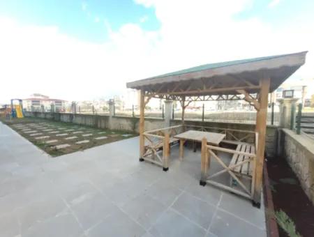 Vatandaşlığa Uygun Ankara Gölbaşı Bahçelievler Mah. 200 M ² Park Manzaralı Arakat Lüks Satılık Daire