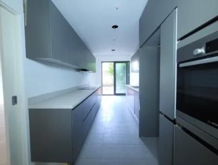 Krediye Uygun Boş İncek Loft Satılık 2,5+1 Peyzaj Manzaralı Bahçe Katı Daire 2 Bahçeli