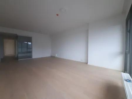 Krediye Uygun İncek Loft Satılık 2,5+1 Peyzaj Manzaralı 1.Kat Daire