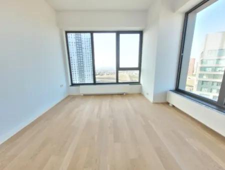 Kiracısız İncek Loft Satılık  5.5+1  Göl Manzaralı 20.Kat Daire